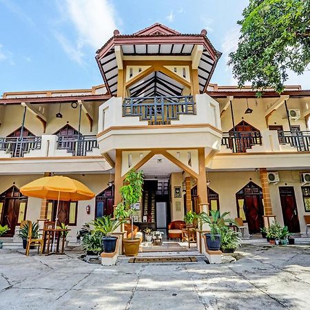 Oyo 91261 Cita Suraya Homestay バニュワンギ エクステリア 写真
