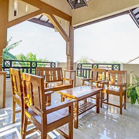 Oyo 91261 Cita Suraya Homestay バニュワンギ エクステリア 写真