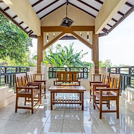 Oyo 91261 Cita Suraya Homestay バニュワンギ エクステリア 写真