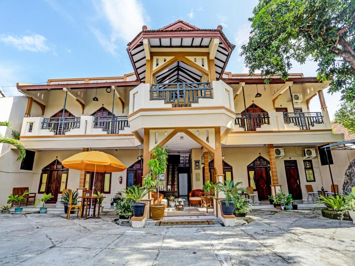 Oyo 91261 Cita Suraya Homestay バニュワンギ エクステリア 写真