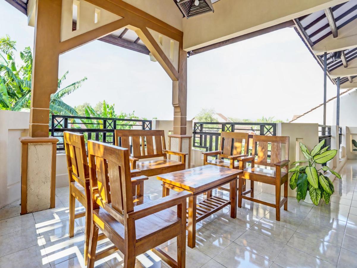 Oyo 91261 Cita Suraya Homestay バニュワンギ エクステリア 写真