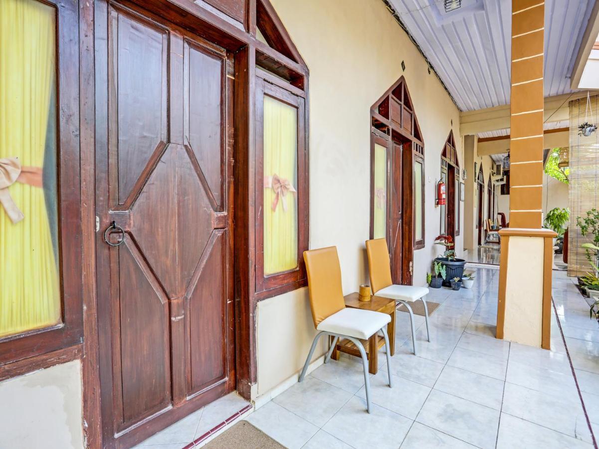 Oyo 91261 Cita Suraya Homestay バニュワンギ エクステリア 写真
