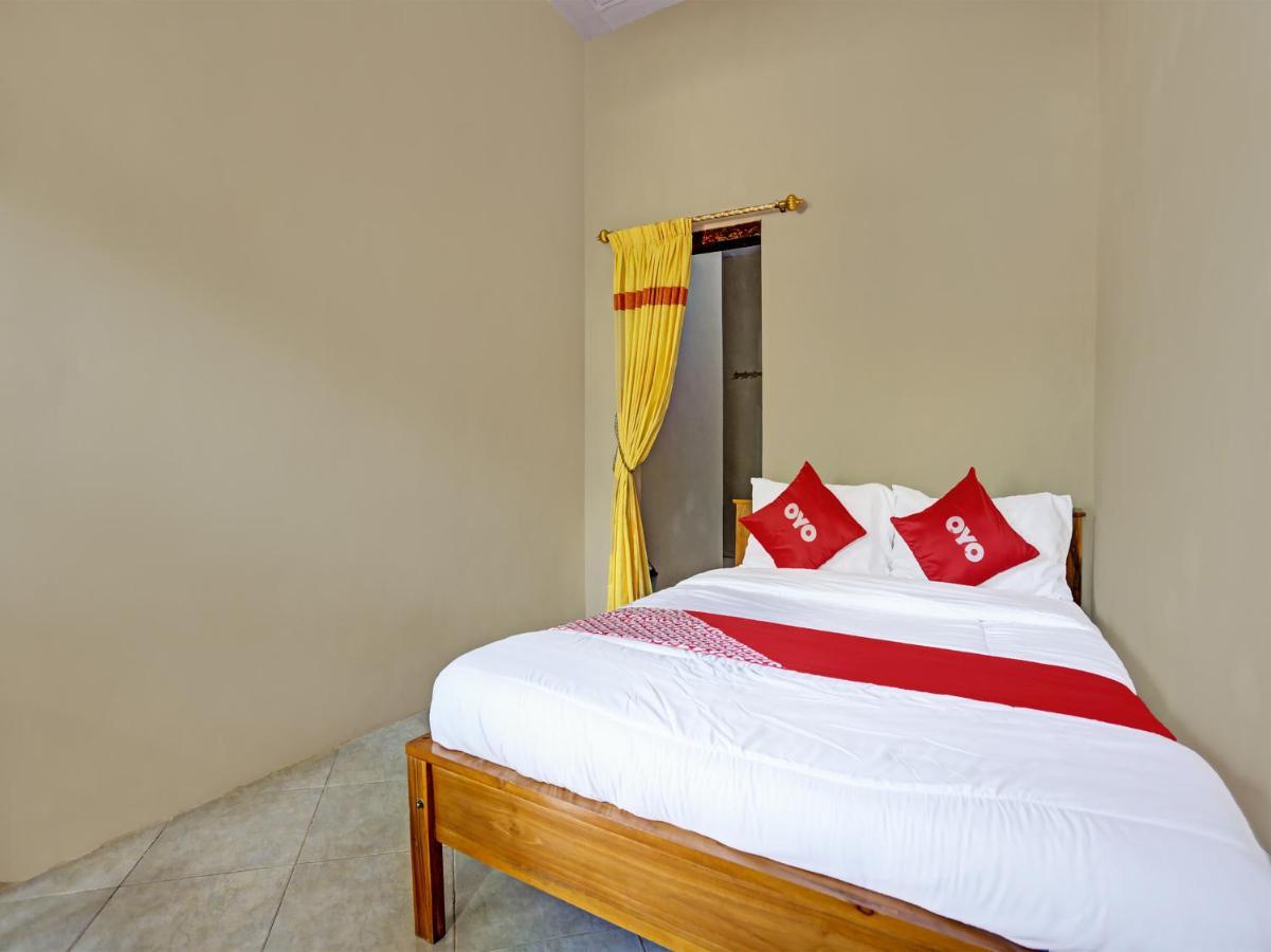 Oyo 91261 Cita Suraya Homestay バニュワンギ エクステリア 写真