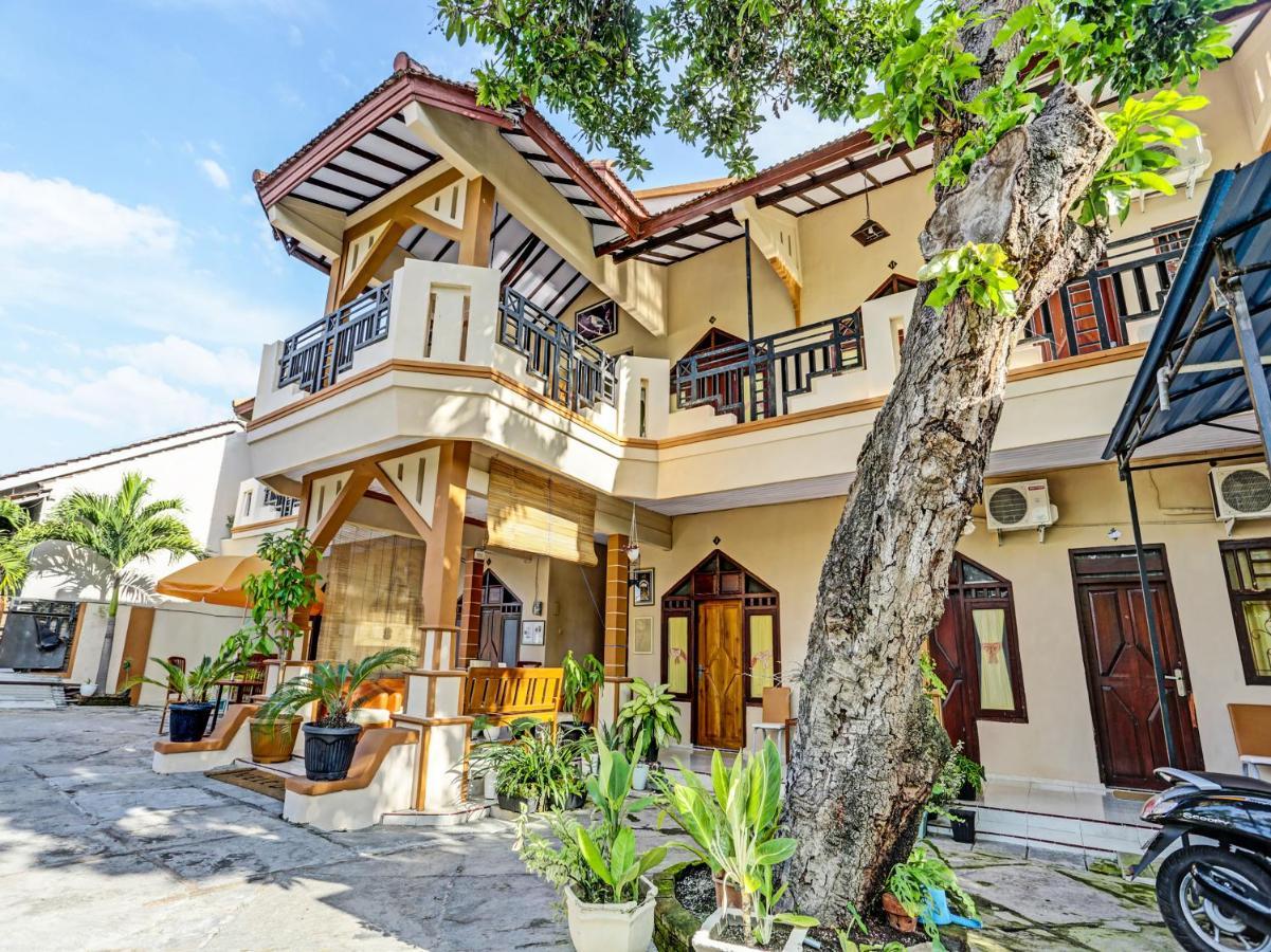 Oyo 91261 Cita Suraya Homestay バニュワンギ エクステリア 写真