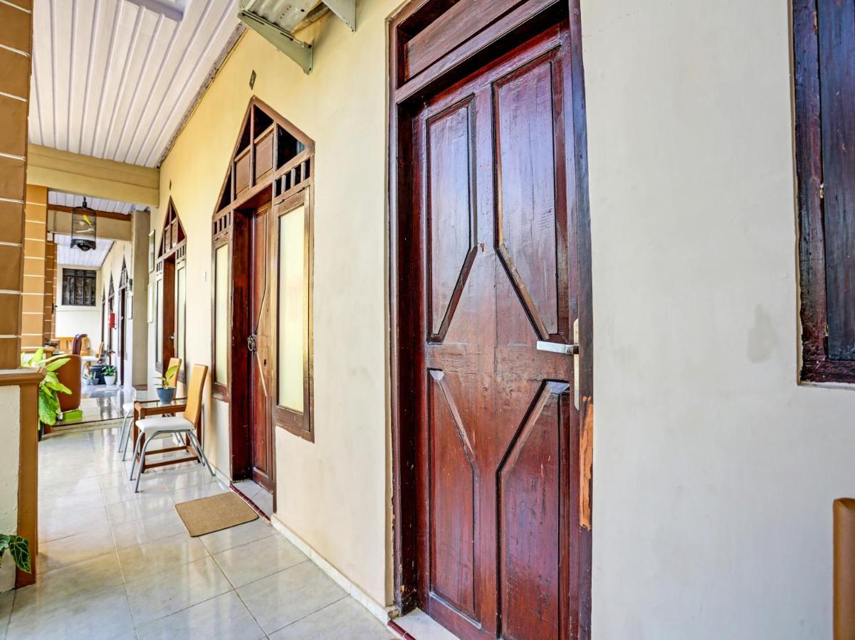 Oyo 91261 Cita Suraya Homestay バニュワンギ エクステリア 写真