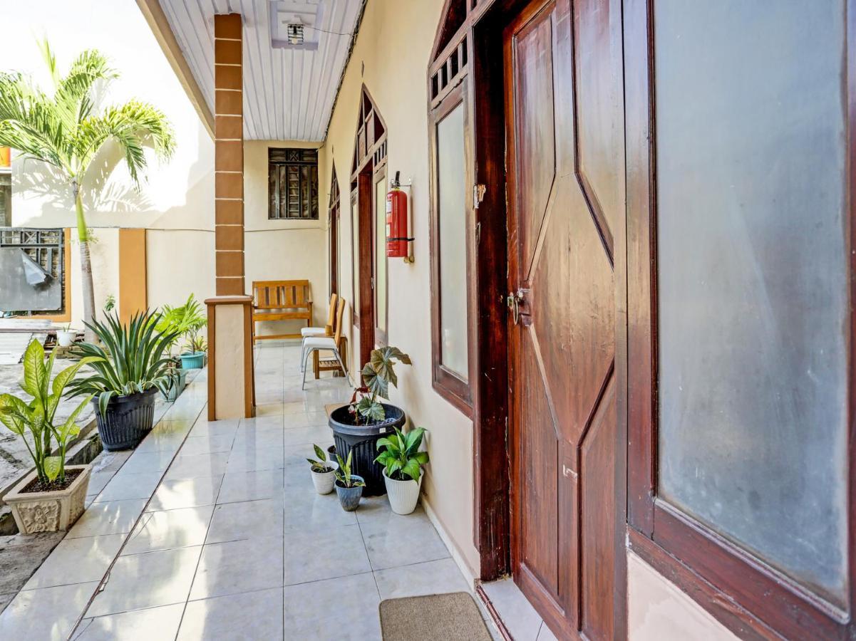 Oyo 91261 Cita Suraya Homestay バニュワンギ エクステリア 写真