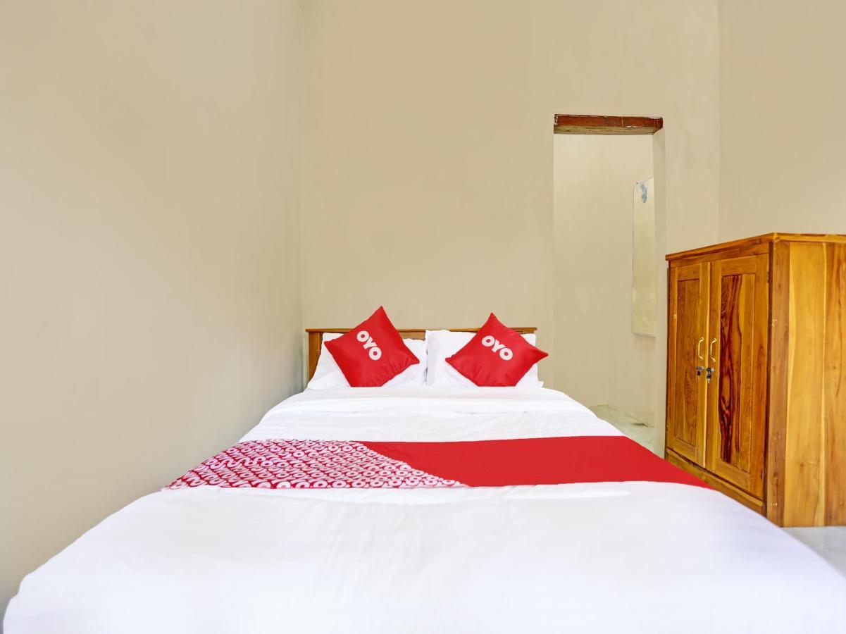 Oyo 91261 Cita Suraya Homestay バニュワンギ エクステリア 写真