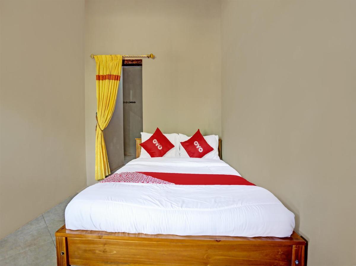 Oyo 91261 Cita Suraya Homestay バニュワンギ エクステリア 写真