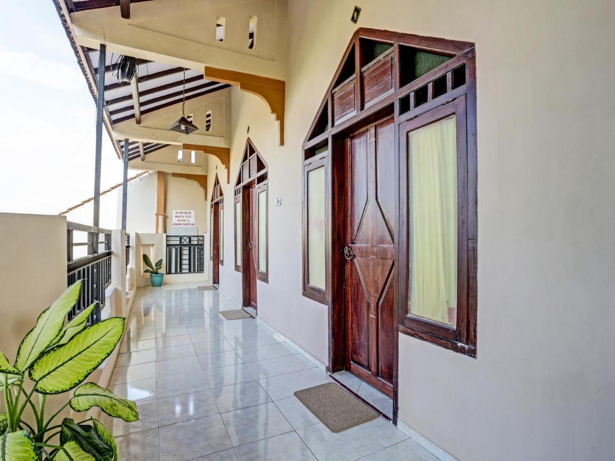 Oyo 91261 Cita Suraya Homestay バニュワンギ エクステリア 写真