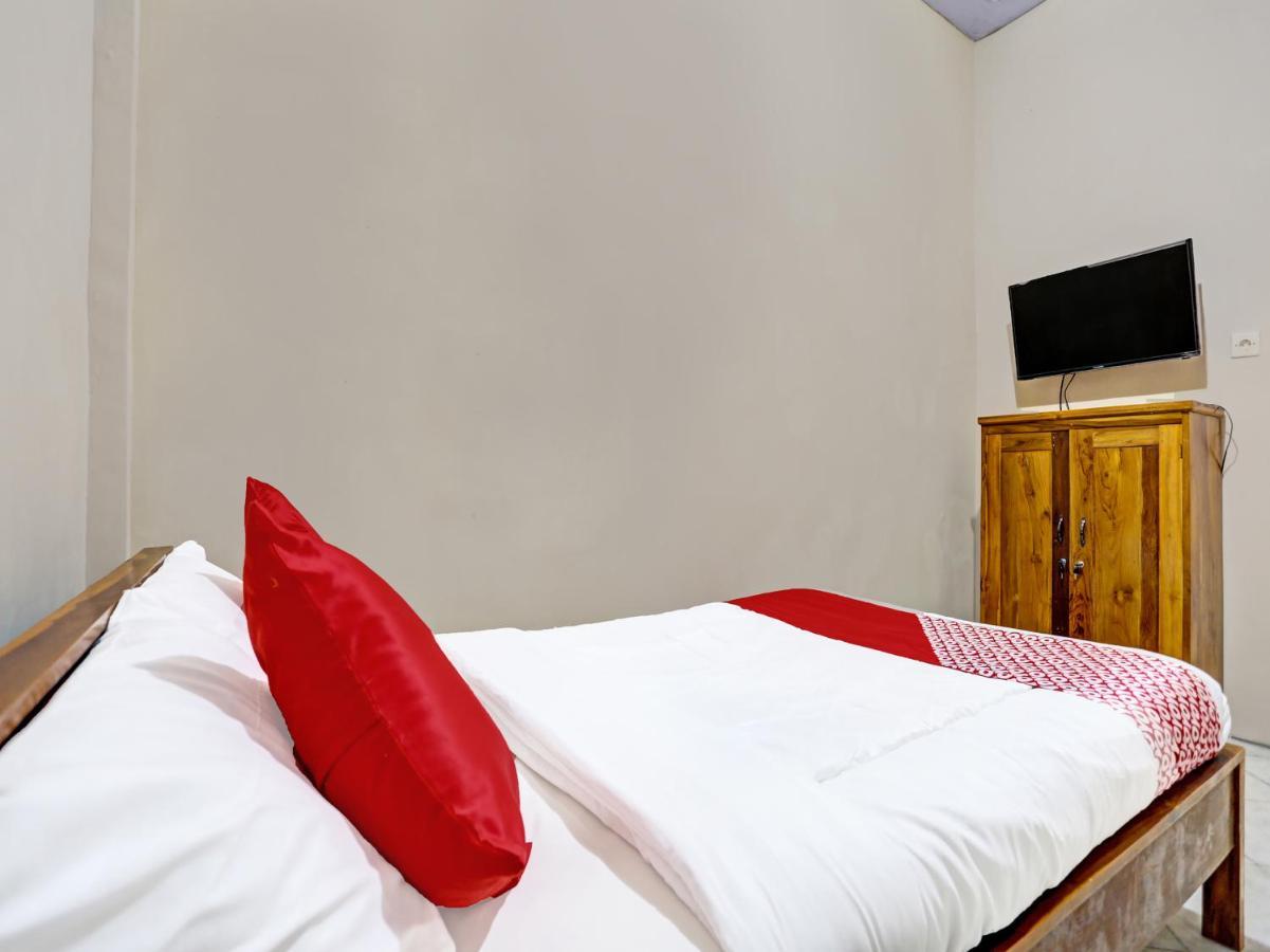 Oyo 91261 Cita Suraya Homestay バニュワンギ エクステリア 写真