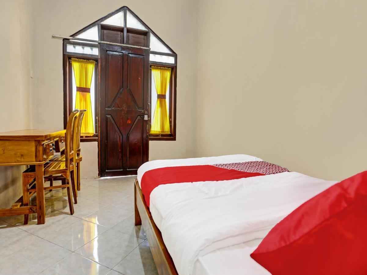 Oyo 91261 Cita Suraya Homestay バニュワンギ エクステリア 写真