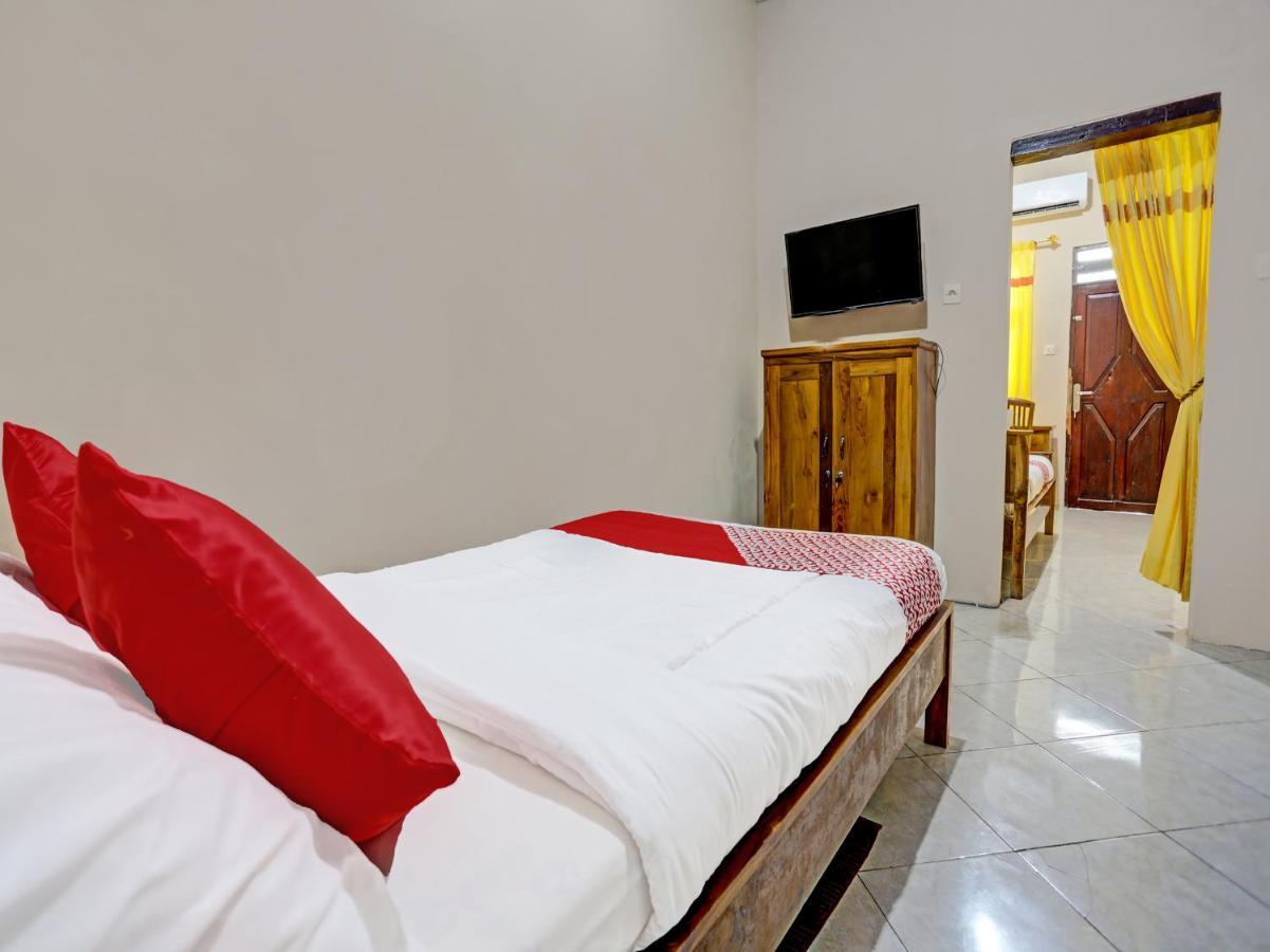 Oyo 91261 Cita Suraya Homestay バニュワンギ エクステリア 写真