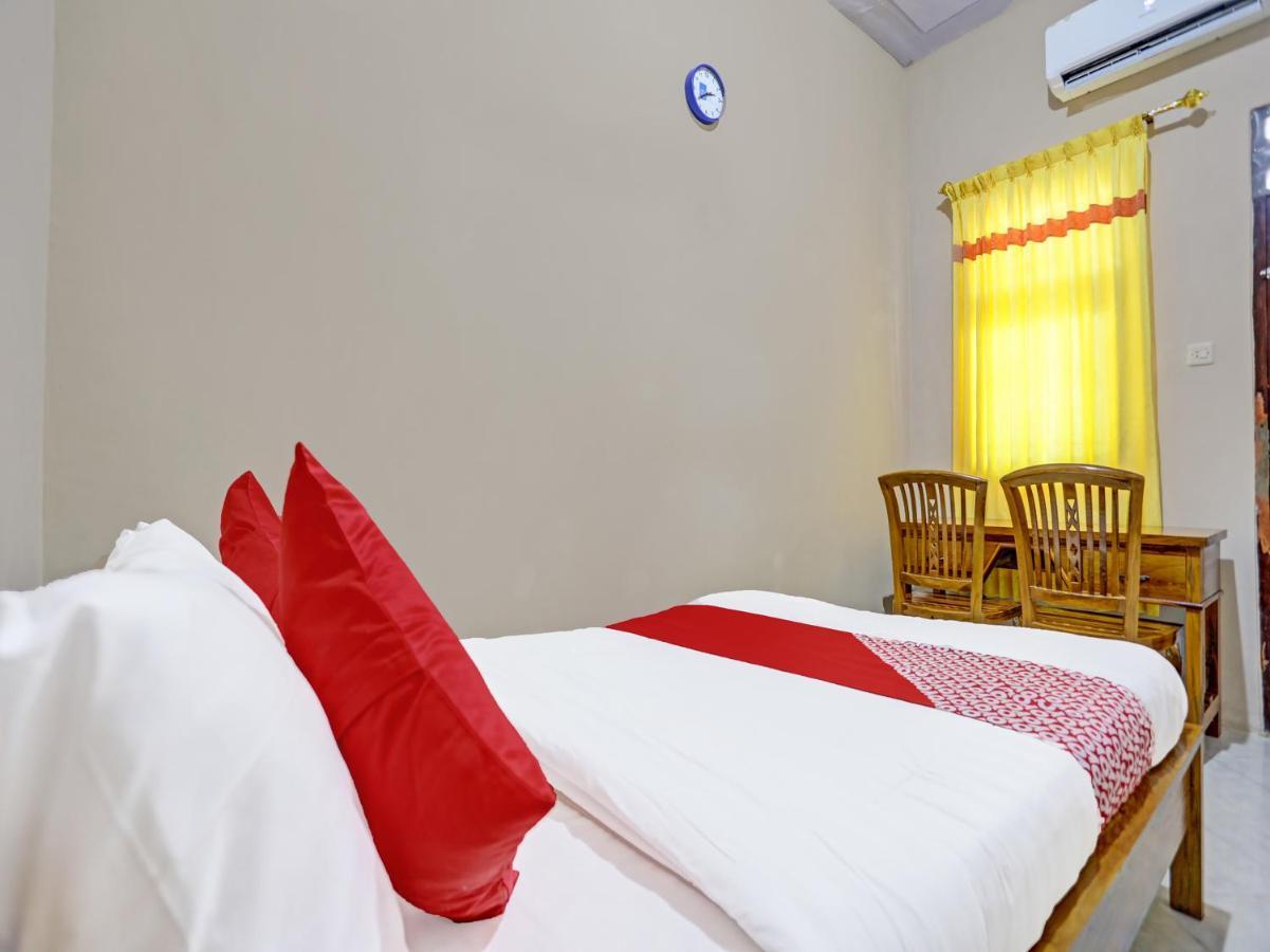 Oyo 91261 Cita Suraya Homestay バニュワンギ エクステリア 写真
