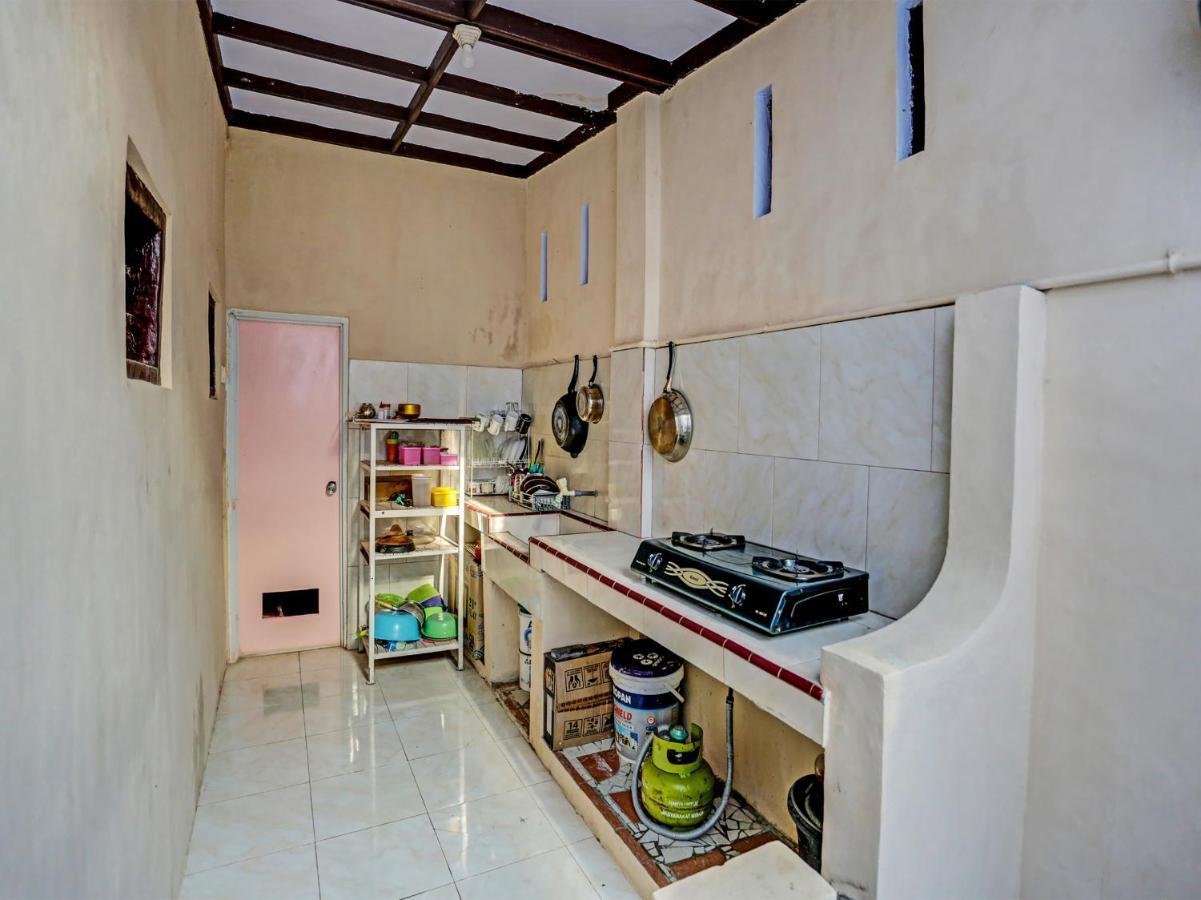 Oyo 91261 Cita Suraya Homestay バニュワンギ エクステリア 写真