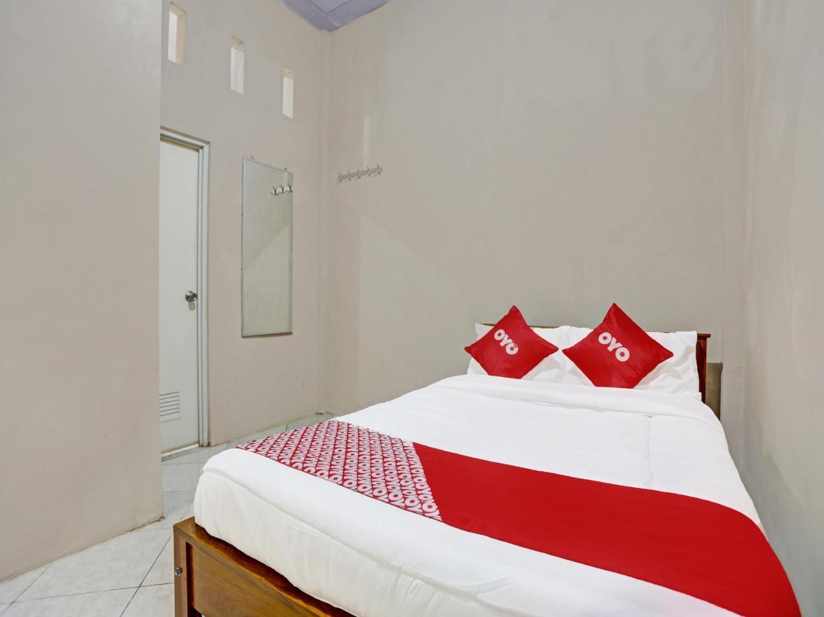 Oyo 91261 Cita Suraya Homestay バニュワンギ エクステリア 写真